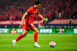 不凡刘若钒本赛季贡献5球4助攻，两项数据均是中超生涯最高