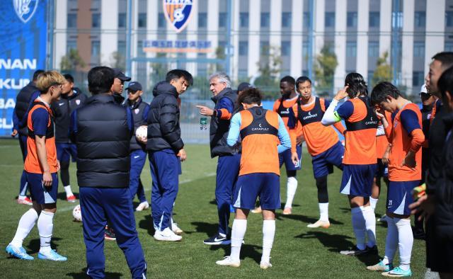 云南玉昆迪拜热身次战0比1告负 主力阵容浮出水面